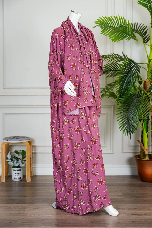 شرشف صلاة لون وردي مشجر بسحاب مخفي من الأمام و زم من الأكمام مع طرحة متصلة