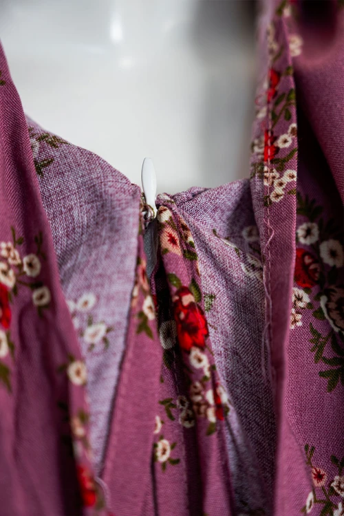 شرشف صلاة لون وردي مشجر بسحاب مخفي من الأمام و زم من الأكمام مع طرحة متصلة