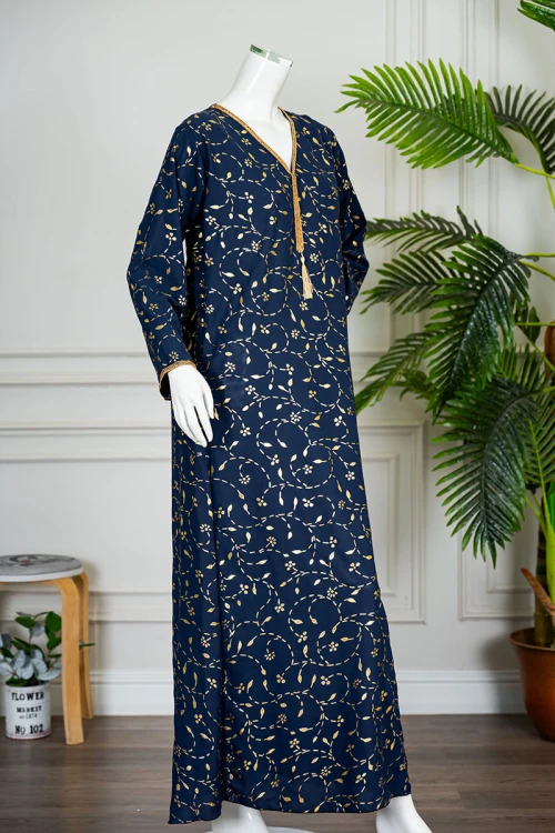 جلابية نسائية متعددة الألوان مشجرة باللون الذهبي ياقة بقصة سبعة مزينة بكلفة مطرزة من الياقة و أطراف الأكمام