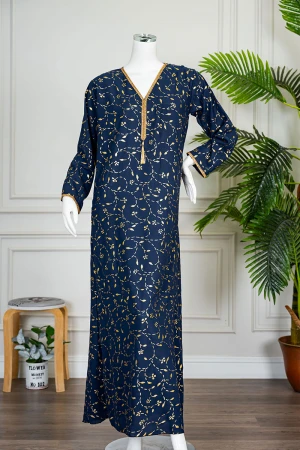 جلابية نسائية متعددة الألوان مشجرة باللون الذهبي ياقة بقصة سبعة مزينة بكلفة مطرزة من الياقة و أطراف الأكمام 