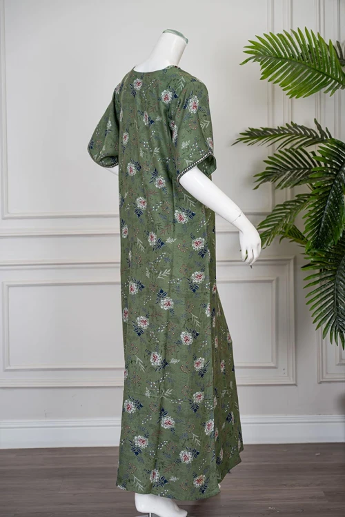 جلابية نسائية طويلة لون أخضر مشجر ياقة بتطريز ملون و بأكمام قصيرة