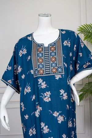 جلابية نسائي طويل لون أزرق مشجر ياقة بتطريز ملون و بأكمام قصيرة 