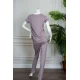 بيجاما نسائية قطعتين لون بنفسجي فاتح مزينة بكتابات من الأمام بلوزة بياقة دائرية و بأكمام قصيرة مع بنطلون طويل برباط في الخصر