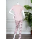 بيجاما نسائية قطعتين لون وردي بلوزة بياقة دائرية مزينة برسومات و كتابات من الأمام بأكمام قصيرة مع بنطلون طويل مشجر