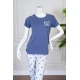 بيجاما نسائية قطعتين لون أزرق بلوزة بياقة دائرية مزينة برسومات و كتابات من الأمام بأكمام قصيرة مع بنطلون لون أبيض مشجر