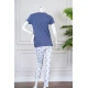 بيجاما نسائية قطعتين لون أزرق بلوزة بياقة دائرية مزينة برسومات و كتابات من الأمام بأكمام قصيرة مع بنطلون لون أبيض مشجر