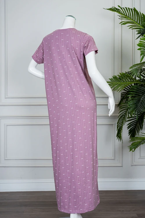 قميص نسائي طويل لون وردي منقط بياقة دائرية و بأكمام قصيرة