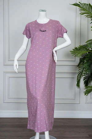 قميص نسائي طويل لون وردي منقط بياقة دائرية و بأكمام قصيرة 