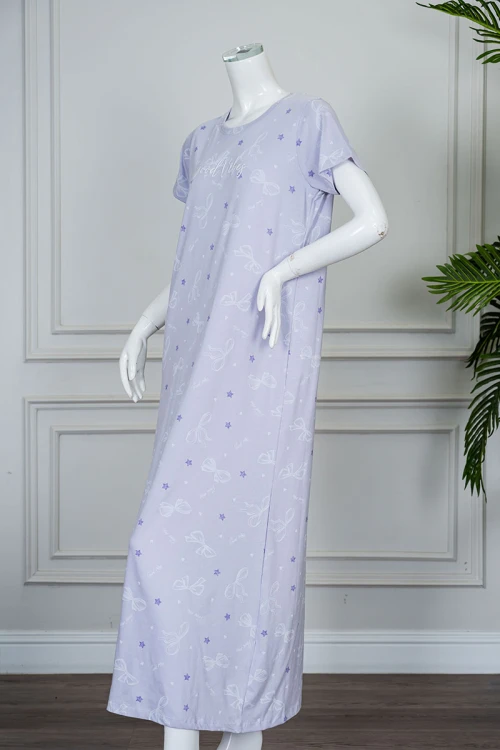 قميص نسائي طويل لون موف فاتح مزين برسومات و كتابات بياقة دائرية و أكمام قصيرة