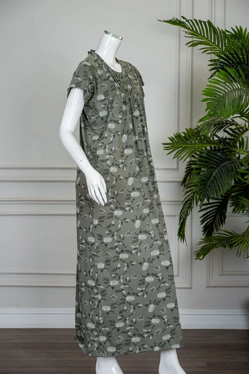 قميص نسائي طويل لون زيتي مشجر ياقة دائرية بأزرار من الأمام و بأكمام قصيرة