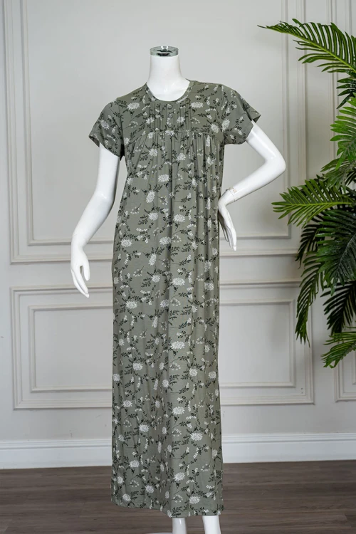 قميص نسائي طويل لون زيتي مشجر ياقة دائرية بأزرار من الأمام و بأكمام قصيرة