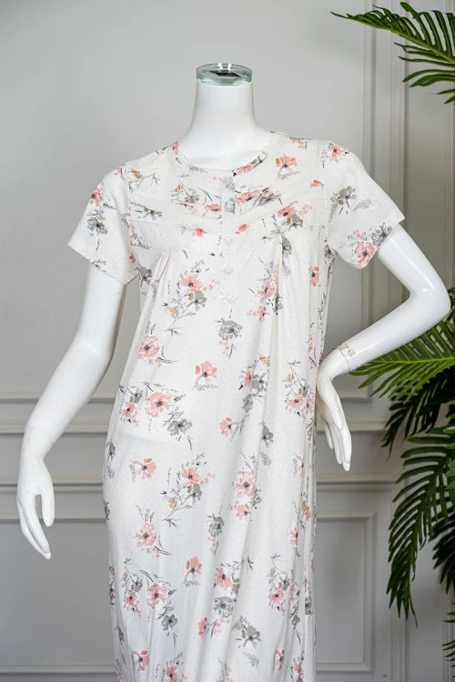 قميص نسائي طويل لون اوف وايت مشجر ياقة دائرية بأزرار من الأمام و بأكمام قصيرة