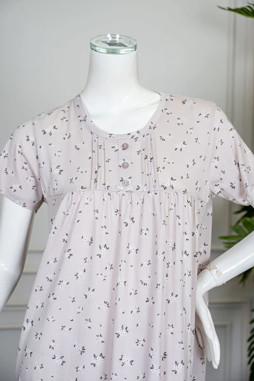 قميص نسائي طويل لون بيج مشجر ياقة دائرية بأزرار من الأمام و بأكمام قصيرة