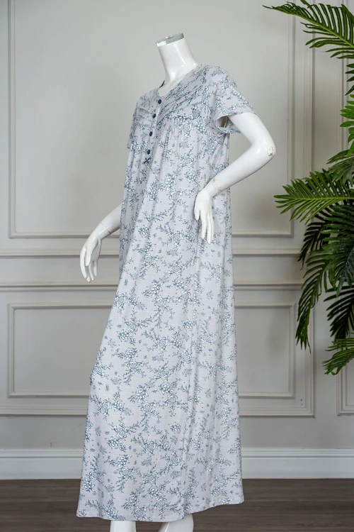 قميص نسائي طويل لون رمادي مشجر ياقة دائرية بأزرار من الأمام و بأكمام قصيرة