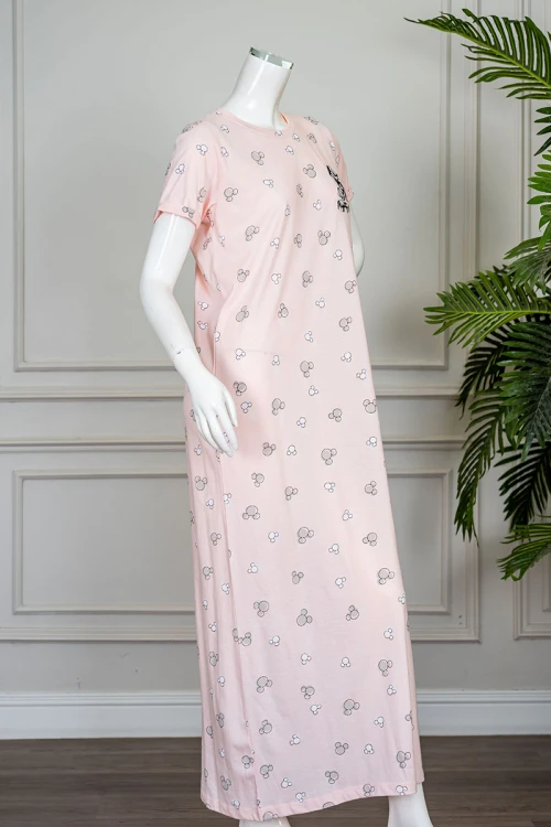 قميص نسائي طويل لون خربزي مزين بكتابات و رسومات ياقة دائرية و بأكمام قصيرة