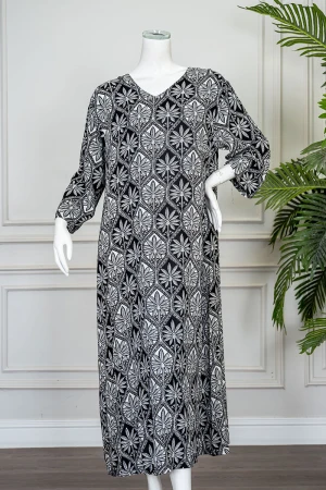 قميص نسائي طويل لون أسود و فضي مشجر ياقة بقصة سبعة و بأكمام طويلة 