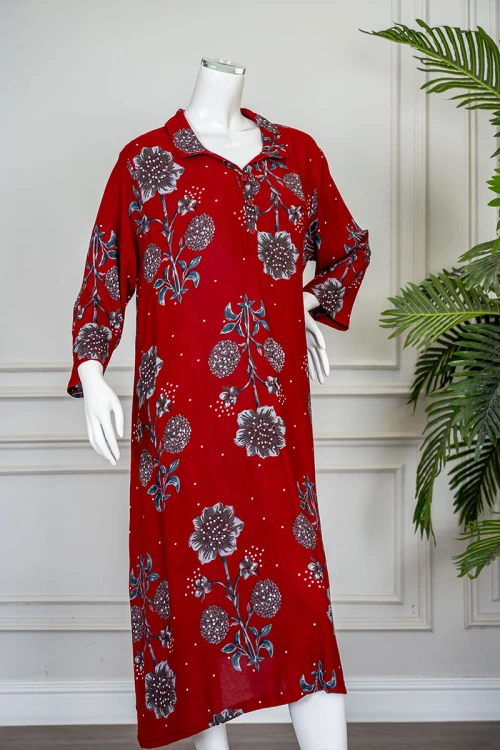 قميص نسائي ميدي لون أحمر مشجر ياقة مطوية بأزرار من الأمام و بأكمام طويلة