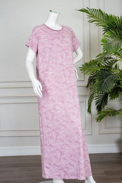 قميص نسائي طويل لون وردي مشجر باللون الأبيض بياقة دائرية و أكمام قصيرة