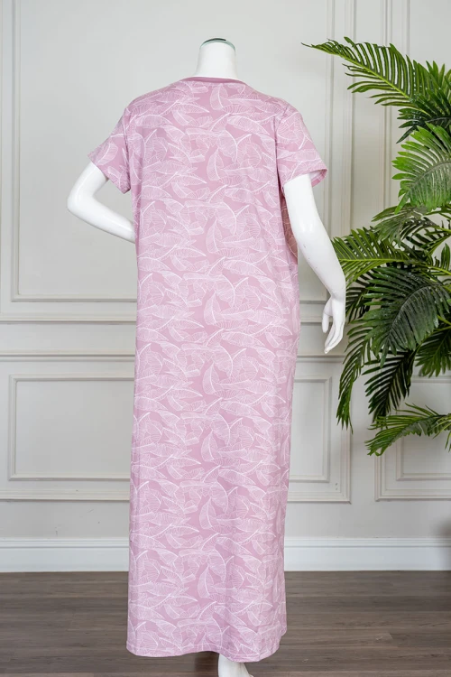 قميص نسائي طويل لون وردي مشجر باللون الأبيض بياقة دائرية و أكمام قصيرة