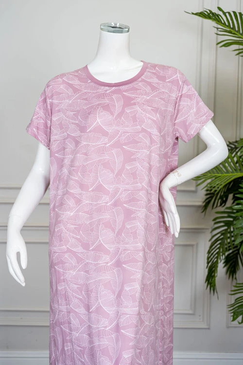 قميص نسائي طويل لون وردي مشجر باللون الأبيض بياقة دائرية و أكمام قصيرة