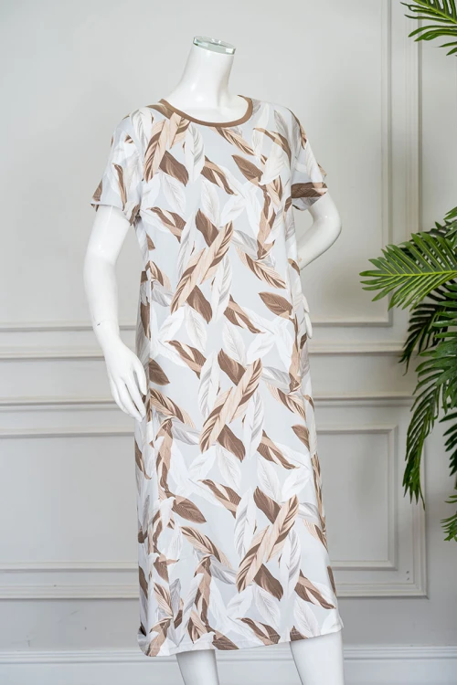 قميص نسائي ميدي لون رمادي مشجر باللون البني و البيج بياقة دائرية و أكمام قصيرة