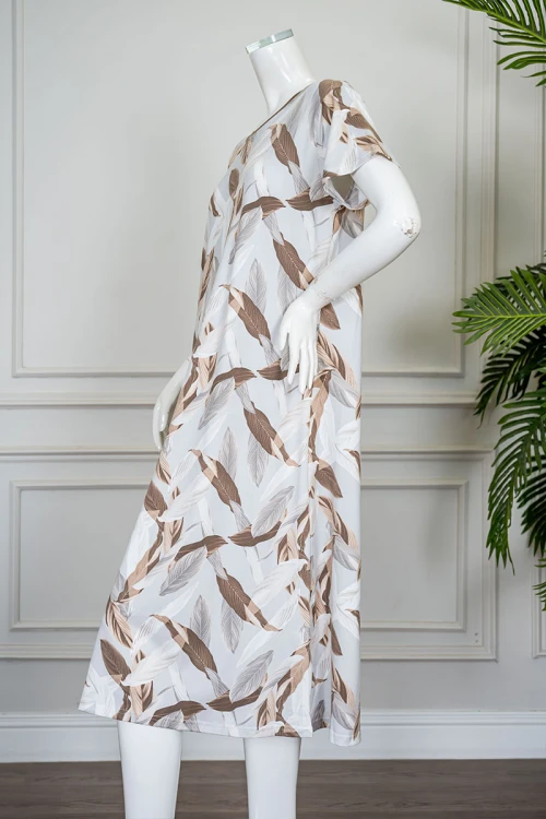 قميص نسائي ميدي لون رمادي مشجر باللون البني و البيج بياقة دائرية و أكمام قصيرة