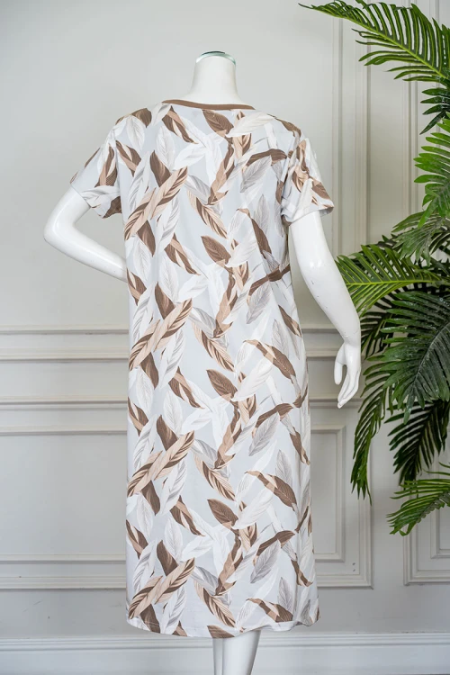 قميص نسائي ميدي لون رمادي مشجر باللون البني و البيج بياقة دائرية و أكمام قصيرة