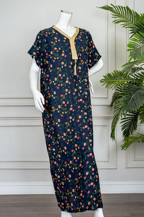 قميص نسائي طويل لون كحلي مشجر ياقة بقصة سبعة مزينة بكلفة ذهبية و بأكمام قصيرة