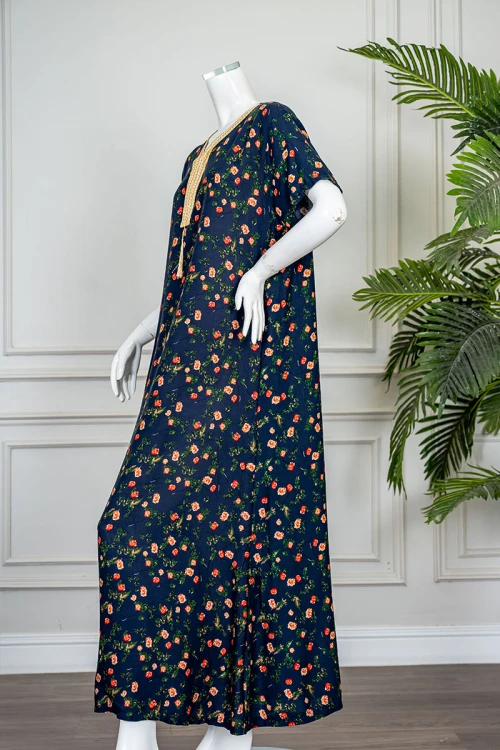 قميص نسائي طويل لون كحلي مشجر ياقة بقصة سبعة مزينة بكلفة ذهبية و بأكمام قصيرة