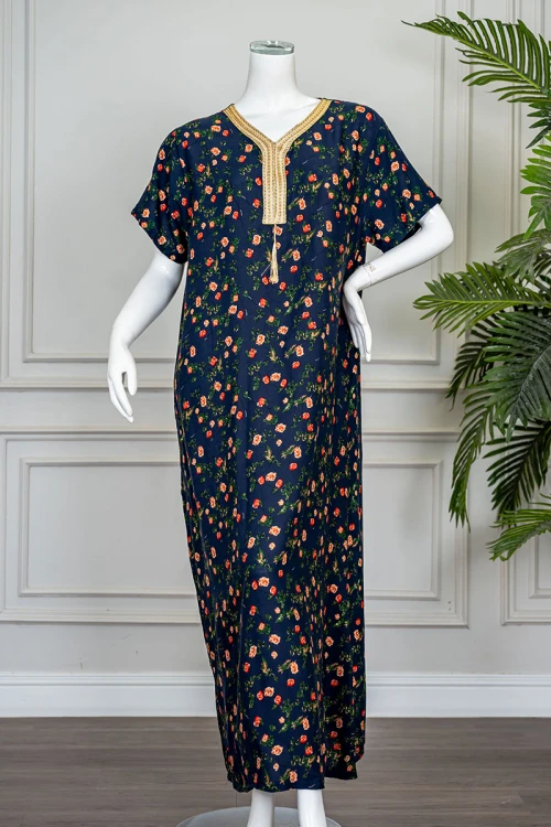 قميص نسائي طويل لون كحلي مشجر ياقة بقصة سبعة مزينة بكلفة ذهبية و بأكمام قصيرة