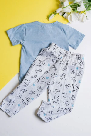 بيجاما بناتي قطعتين تيشيرت لون سماوي مزين برسومات و كتابات من الأمام مع بنطلون رمادي فاتح برسومات الدب و القلوب