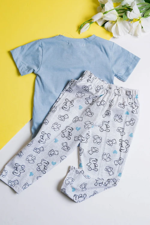 بيجاما بناتي قطعتين تيشيرت لون سماوي مزين برسومات و كتابات من الأمام مع بنطلون رمادي فاتح برسومات الدب و القلوب