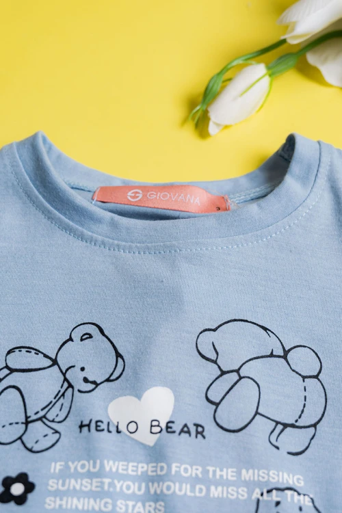 بيجاما بناتي قطعتين تيشيرت لون سماوي مزين برسومات و كتابات من الأمام مع بنطلون رمادي فاتح برسومات الدب و القلوب