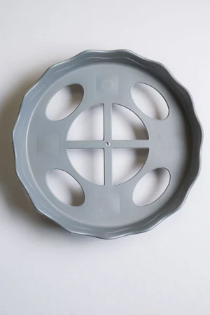 قاعدة جرة غاز بأربع عجلات