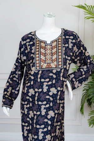 قميص نسائي طويل لون كحلي مشجر ياقة بكلفة مطرزة من الأمام و بأكمام طويلة 