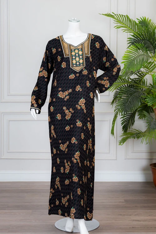 قميص نسائي طويل لون أسود مشجر ياقة بكلفة مطرزة من الأمام و بأكمام طويلة