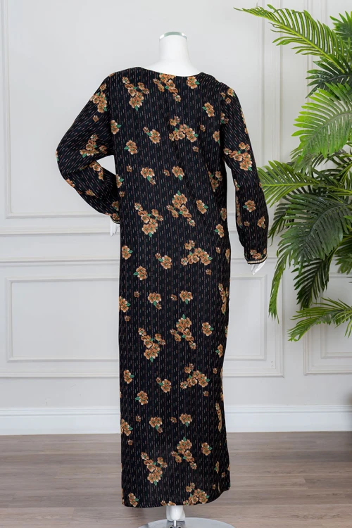 قميص نسائي طويل لون أسود مشجر ياقة بكلفة مطرزة من الأمام و بأكمام طويلة