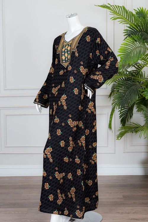 قميص نسائي طويل لون أسود مشجر ياقة بكلفة مطرزة من الأمام و بأكمام طويلة