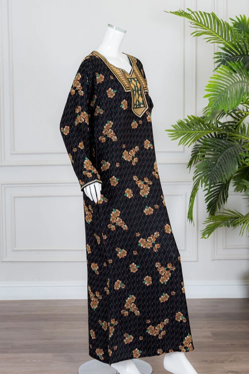 قميص نسائي طويل لون أسود مشجر ياقة بكلفة مطرزة من الأمام و بأكمام طويلة