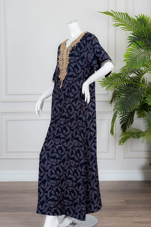 جلابية نسائية طويلة لون كحلي مشجر ياقة بكلفة مطرزة من الأمام و بأكمام قصيرة