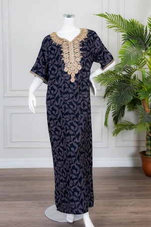 جلابية نسائية طويلة لون كحلي مشجر ياقة بكلفة مطرزة من الأمام و بأكمام قصيرة