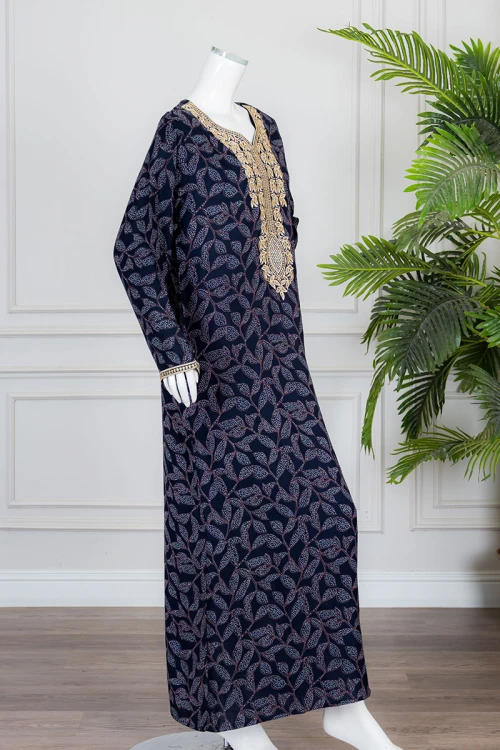 جلابية نسائية طويلة لون كحلي مشجر ياقة بكلفة مطرزة من الأمام و بأكمام طويلة