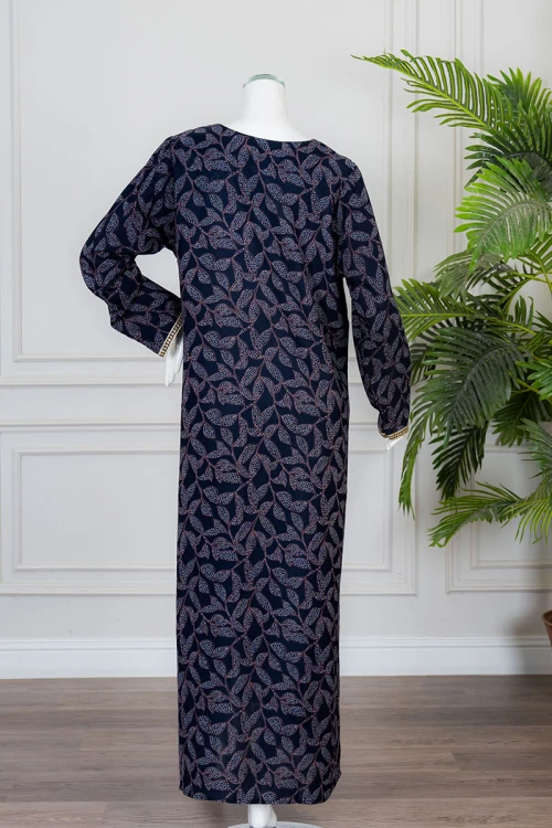 جلابية نسائية طويلة لون كحلي مشجر ياقة بكلفة مطرزة من الأمام و بأكمام طويلة