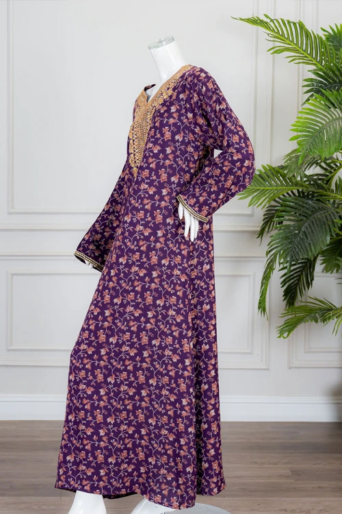 جلابية نسائية طويلة لون موف مشجر ياقة بكلفة مطرزة من الأمام و بأكمام طويلة