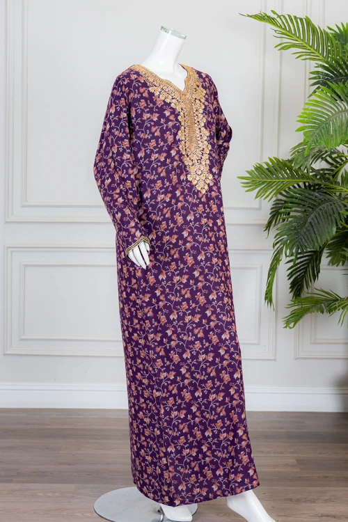 جلابية نسائية طويلة لون موف مشجر ياقة بكلفة مطرزة من الأمام و بأكمام طويلة