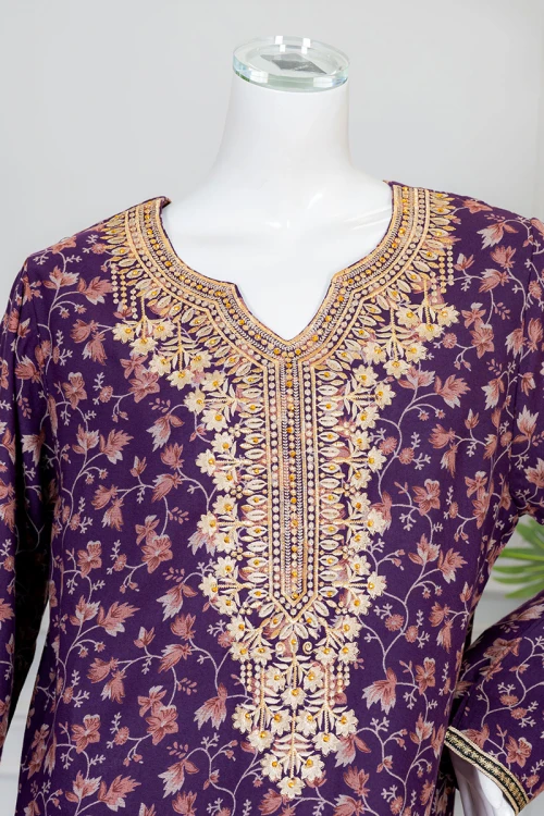 جلابية نسائية طويلة لون موف مشجر ياقة بكلفة مطرزة من الأمام و بأكمام طويلة