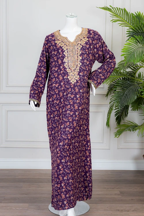 جلابية نسائية طويلة لون موف مشجر ياقة بكلفة مطرزة من الأمام و بأكمام طويلة