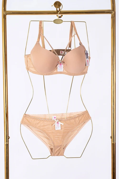 طقم صدرية قطعتين نسائي لون بيج بأحزمة قابلة للتعديل من الخلف