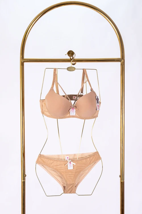 طقم صدرية قطعتين نسائي لون بيج بأحزمة قابلة للتعديل من الخلف