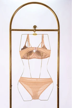 طقم صدرية قطعتين نسائي لون بيج بأحزمة قابلة للتعديل من الخلف